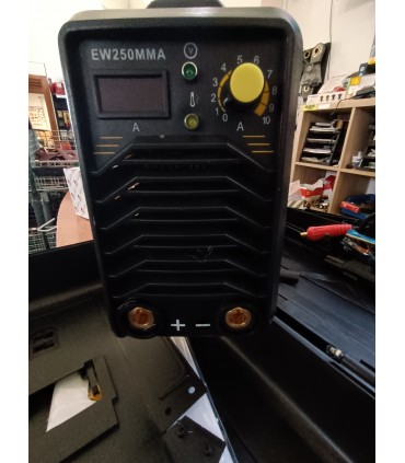 SOLDADORA INVERTER 200A KOMPAK